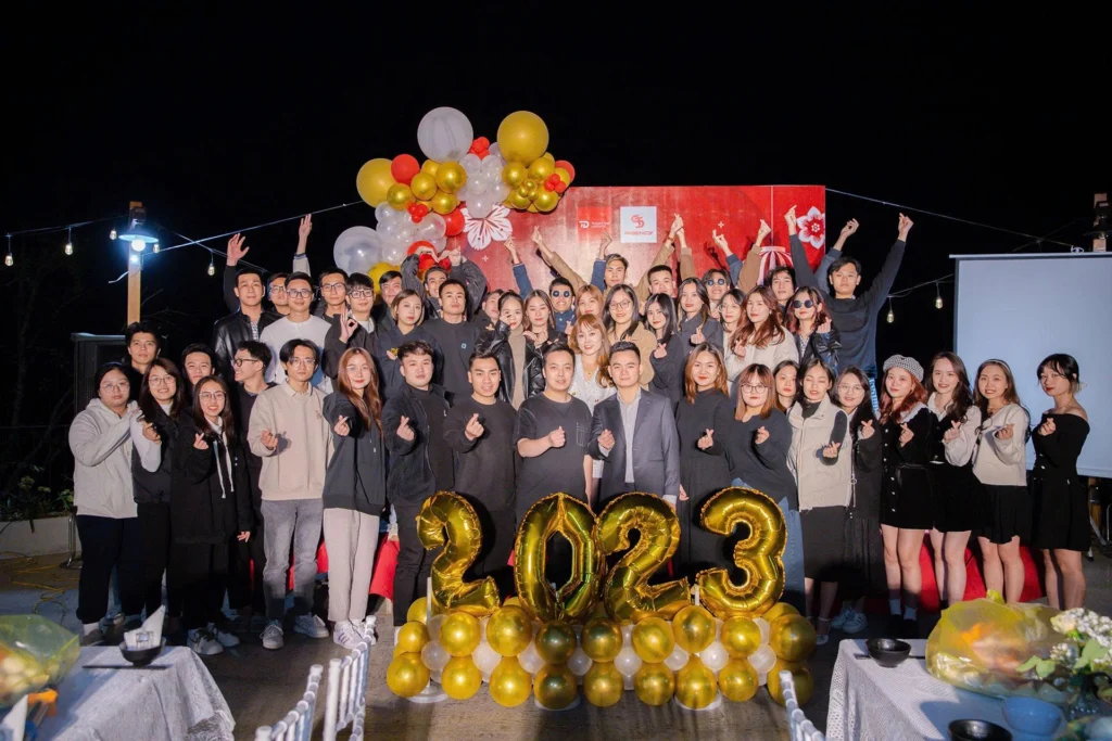 About Me 6 year-end-party-2023